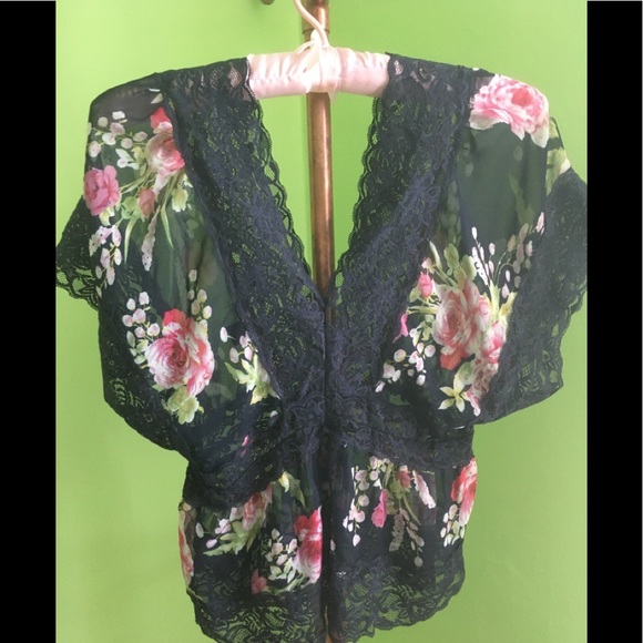 Forever 21 Flowered Blouse - Picture 3 of 5